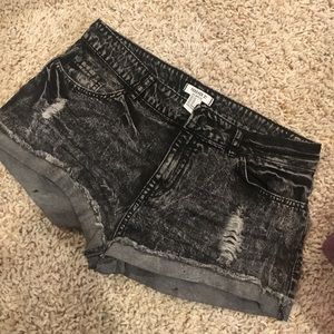 Black women's Forever 21 shorts