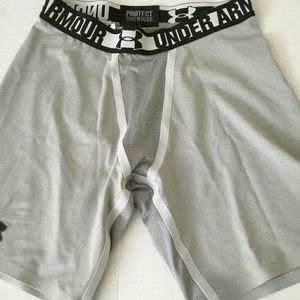 Pair of  UNDER ARMOUR boxer shorts, large