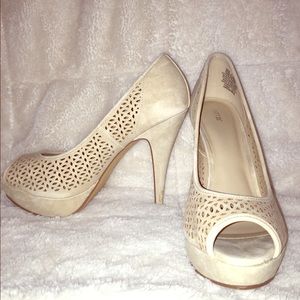 👡👡CLASSY Beautiful Nude Neutral Pumps