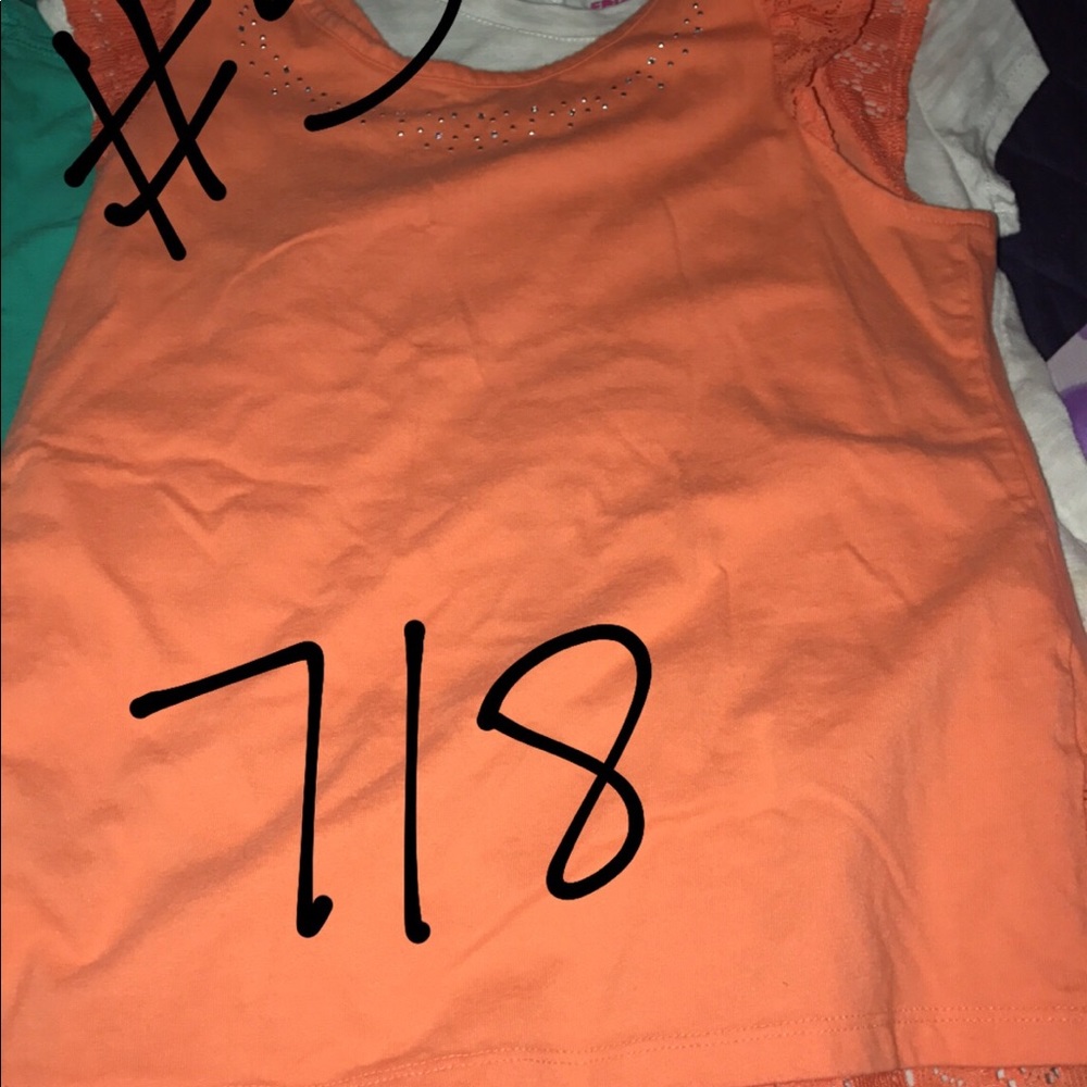 2 for 1!!! 2 basic shirts size 7/8