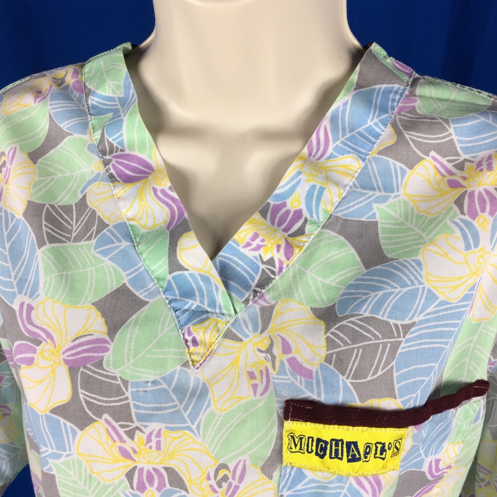 Aloha Scrub Top by Michael's size medium
