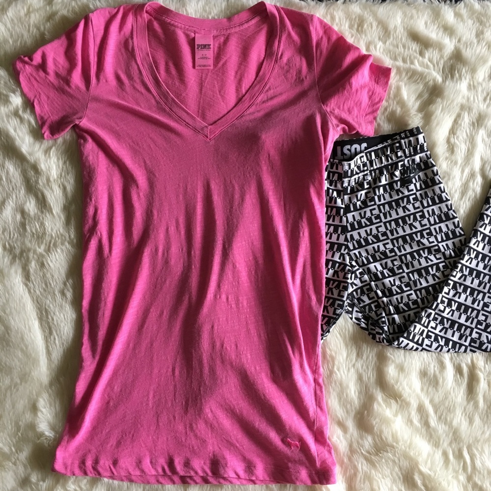 💕VS PINK Hot Pink T-shirt💕
