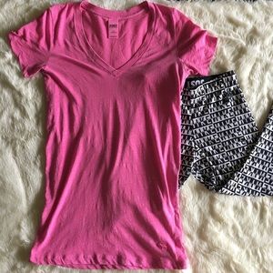 💕VS PINK Hot Pink T-shirt💕