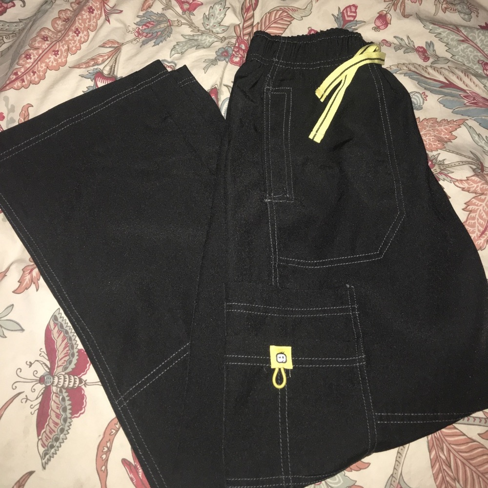 Wink black scrub pants size small