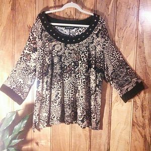 Travel elements floral cheetah print top