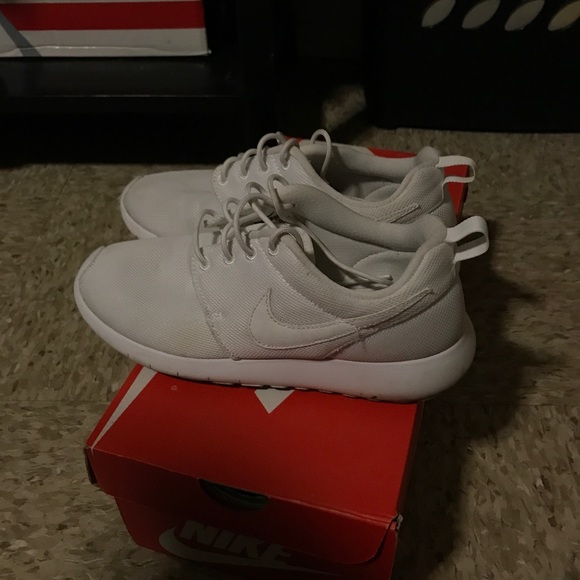 Women's roshe size 5.5 - Picture 1 of 2