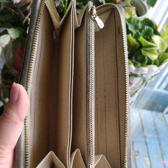 Authentic LV Azur zipped around wallet - Picture 5 of 8