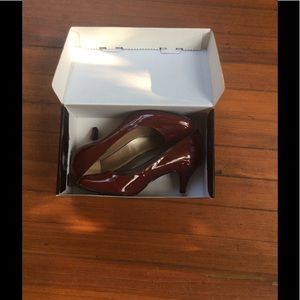 Alfani, Dennyred, Russian red pumps