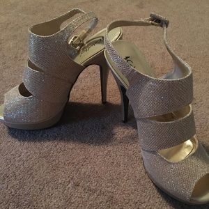 Brand new never worn 6in gold heels