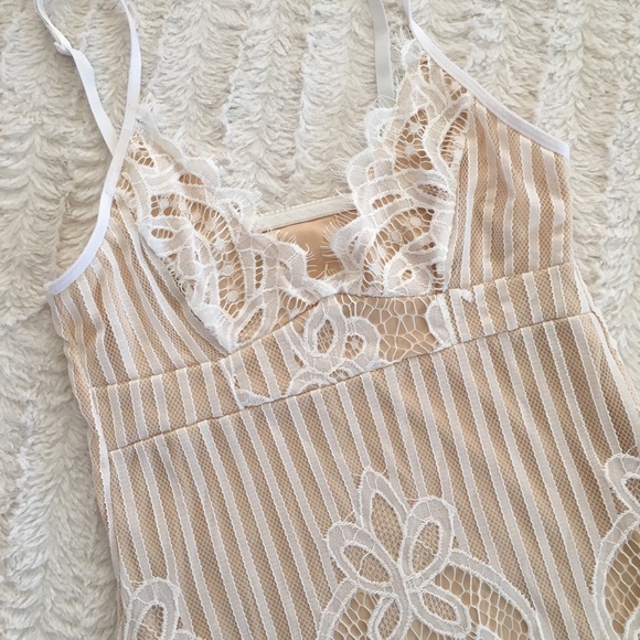 Boutique Lace  Dress - Picture 3 of 7