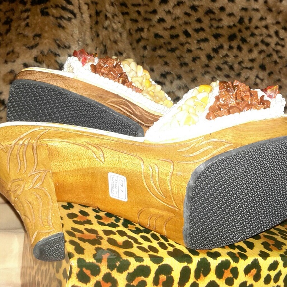 BEADED- WODDEN HEELS - Picture 3 of 4