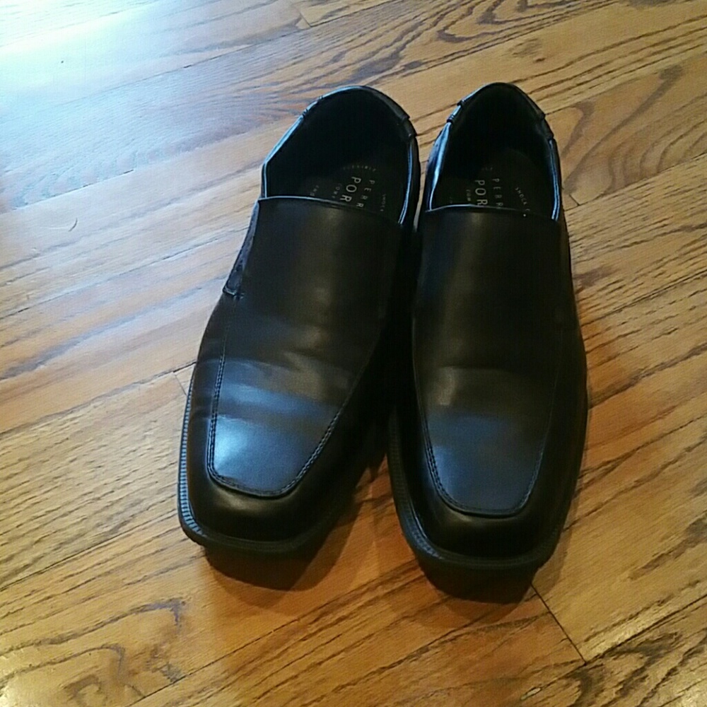 Perry Ellis soft leather shoes