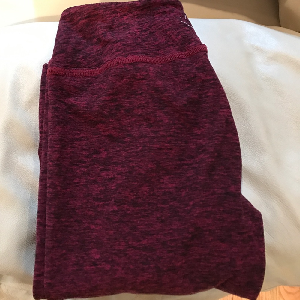 Beyond yoga size small red space dyed leggings