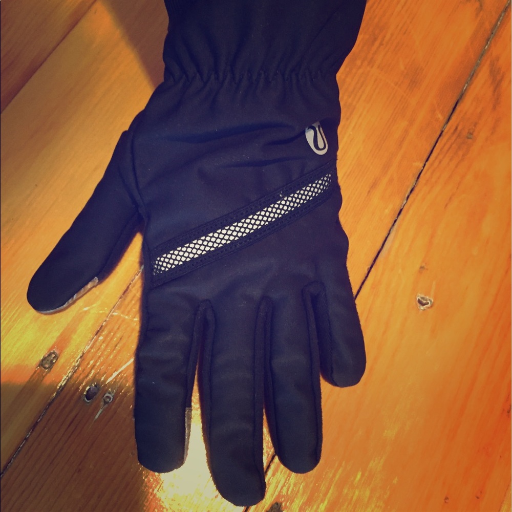 Lululemon glove (left hand)