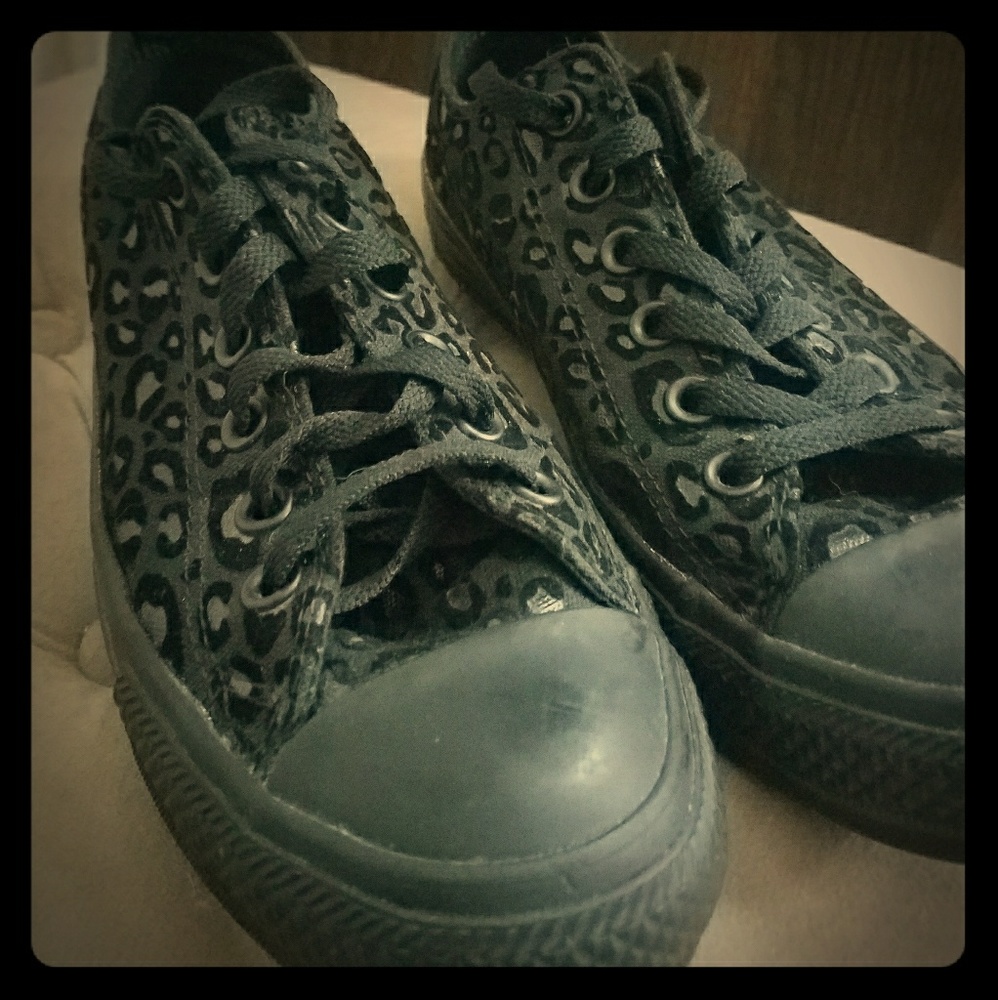 Black leopard converse
