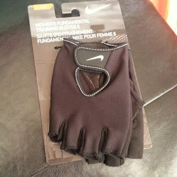 Nike Accessories - New Nike women's training gloves black