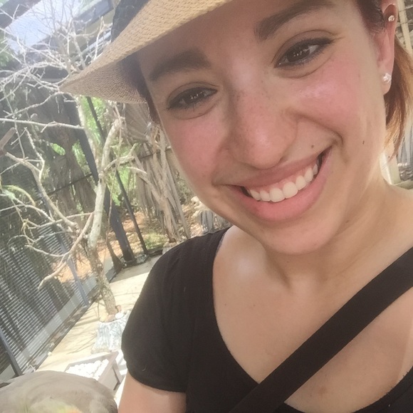 Meet your Posher, Melissa - Picture 2 of 4