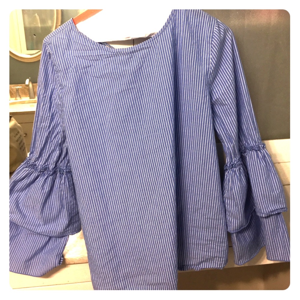 Ann Taylor Loft Striped top&layered bell sleeves
