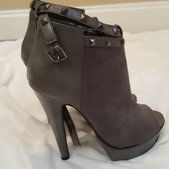 Sold- Grey Peep Toe Booties! Sz 7 - Picture 1 of 5