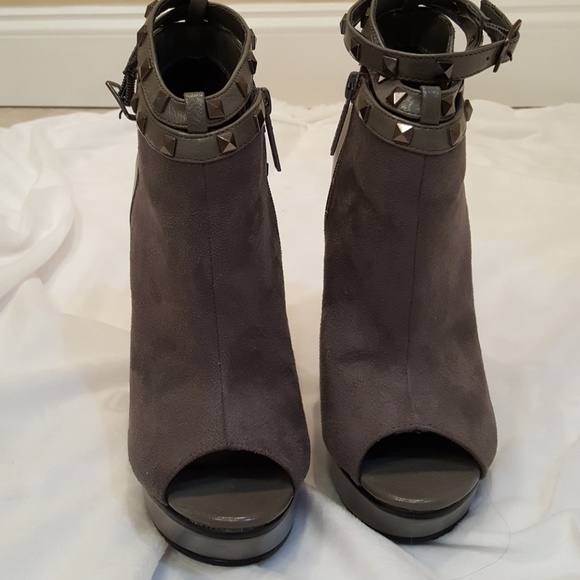 Sold- Grey Peep Toe Booties! Sz 7 - Picture 2 of 5