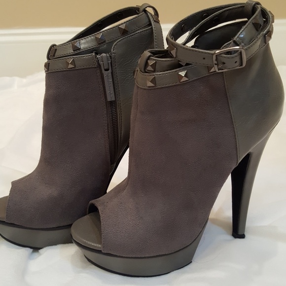 Sold- Grey Peep Toe Booties! Sz 7 - Picture 3 of 5