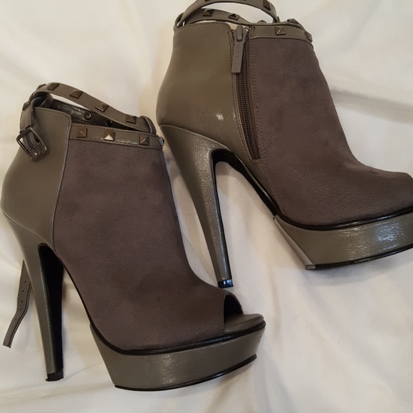 Sold- Grey Peep Toe Booties! Sz 7 - Picture 4 of 5