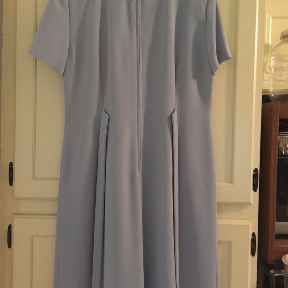 Beautiful dress - Picture 4 of 4