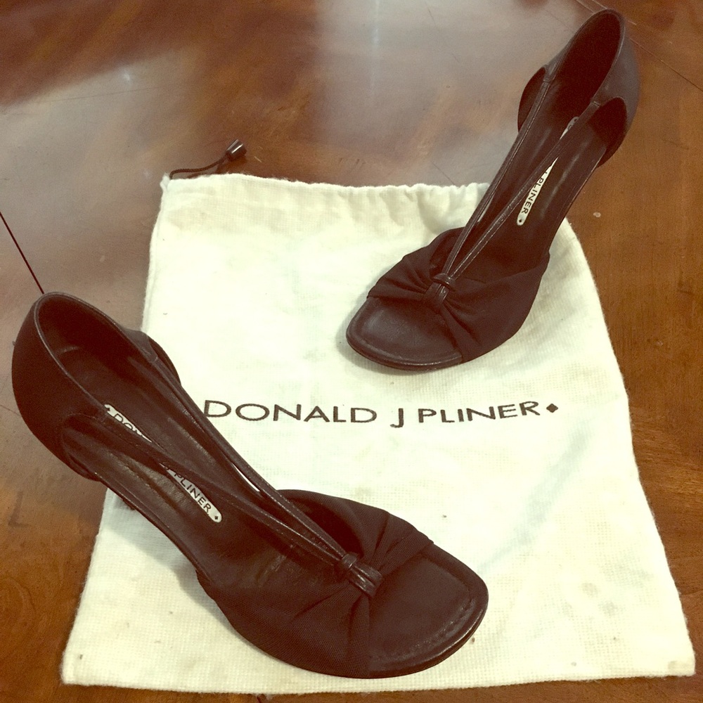 Donald Pliner low heel sandals