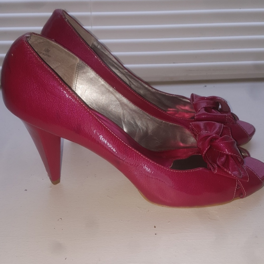 Rsvp peep toe bow pumps. 3 inch heel