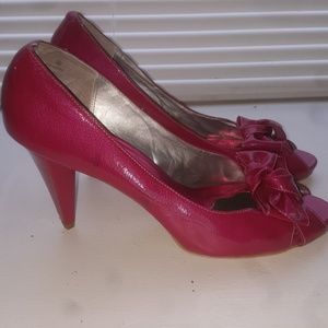 Rsvp peep toe bow pumps. 3 inch heel