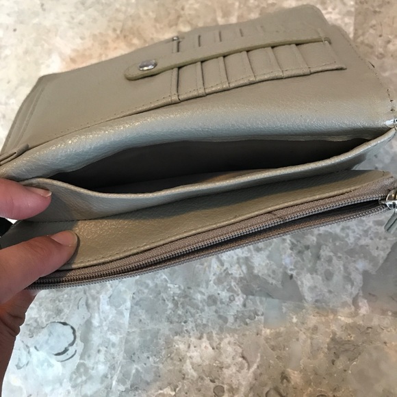 Black wristlet/wallet brand new! - Picture 3 of 4