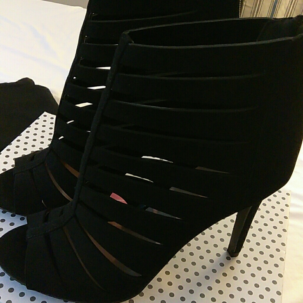 Brand new heels,  I have the box.