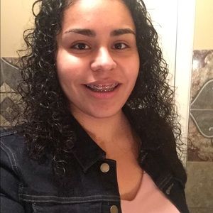 Meet your Posher, Alejandra