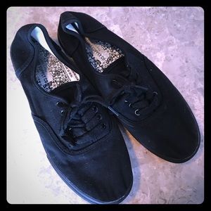 Black mossimo supply shoes