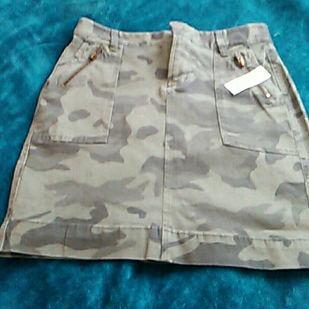 Mini camo skirt