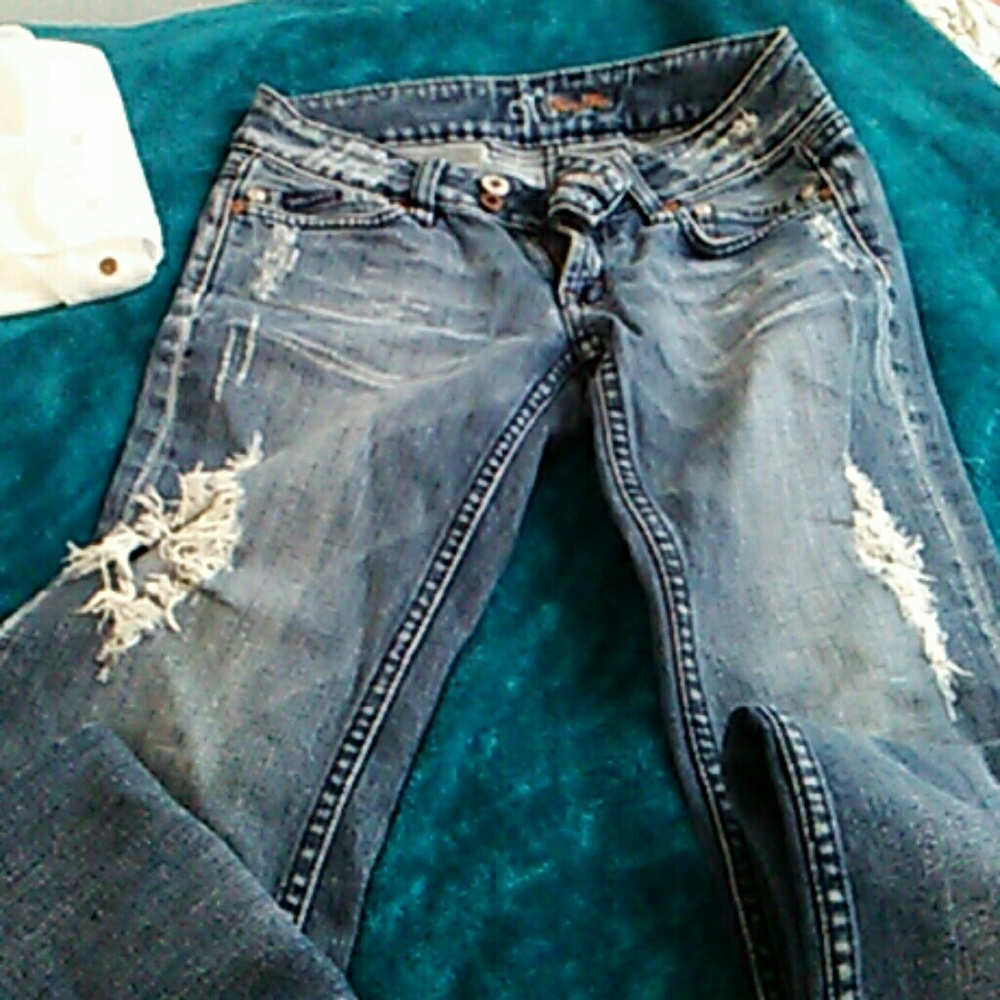 Destroyed jeans