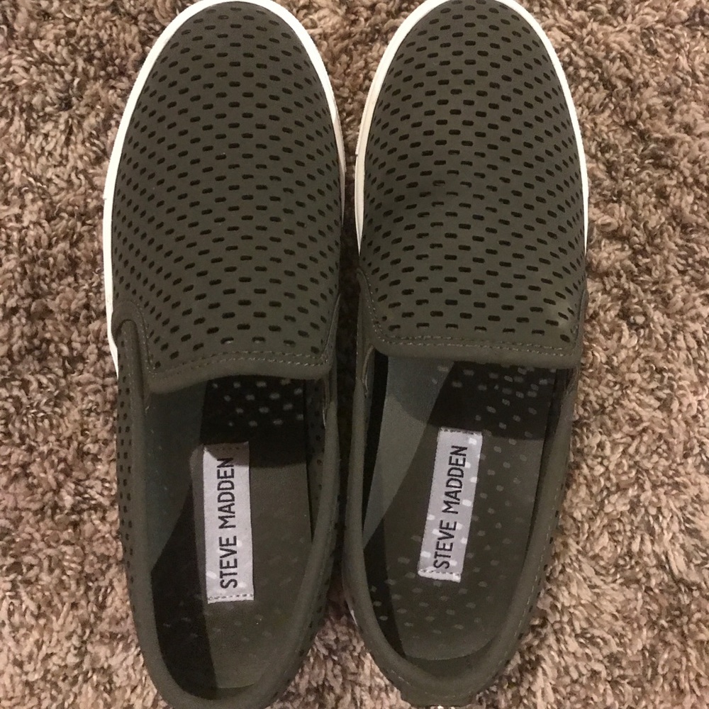 Steve Madden olive green shoes