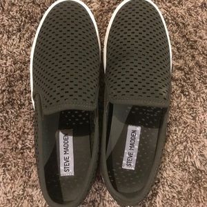Steve Madden olive green shoes