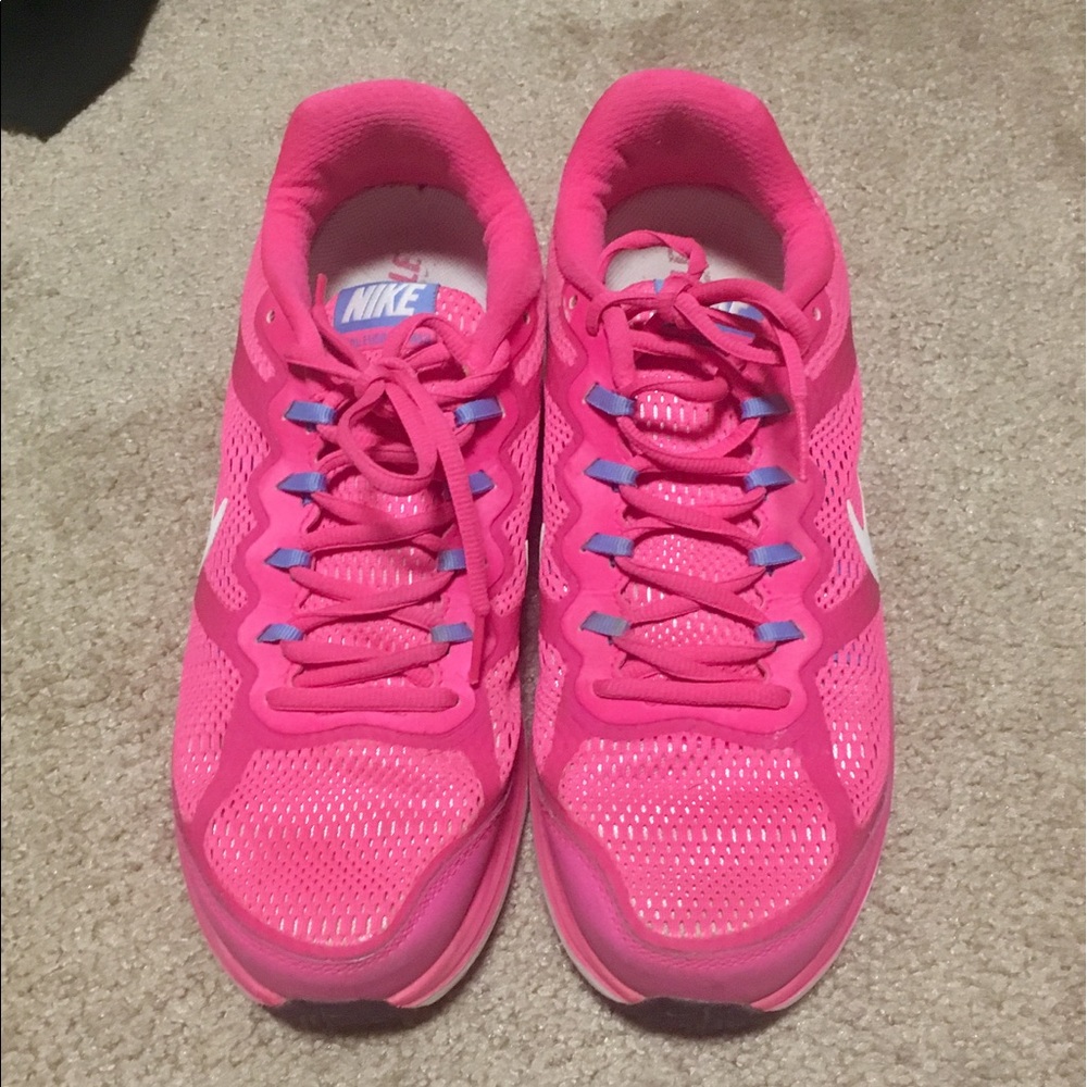 Nike Dual Fusion Sneaker