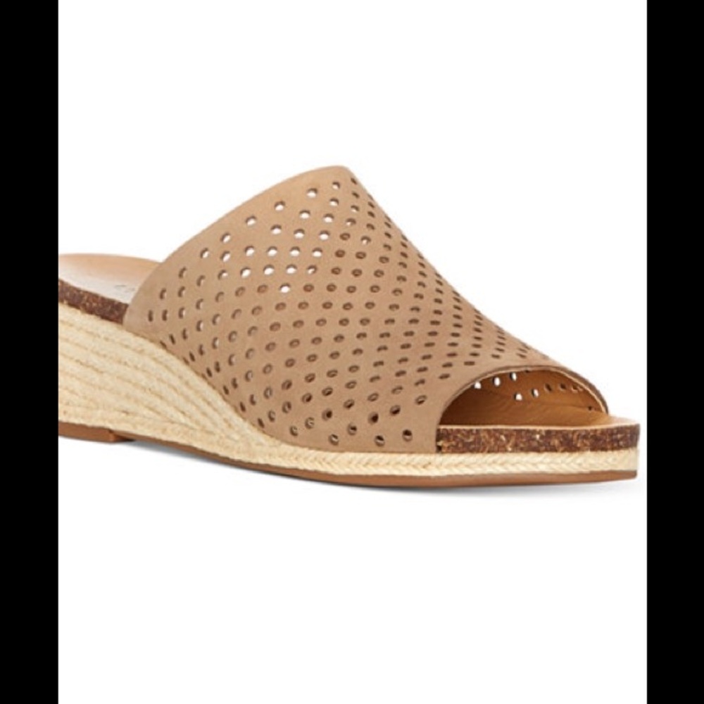 Free Shipping!!!Lucky Brand Wedge Slides