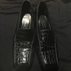 ‼️2/$12 Newport News dress shoes. 2 in heel.