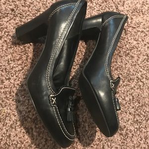 ‼️2/$12‼️ Covington 3 inch heels