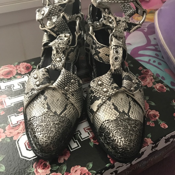 NEW Jeffrey Campbell temeku cutout booties - Picture 2 of 8