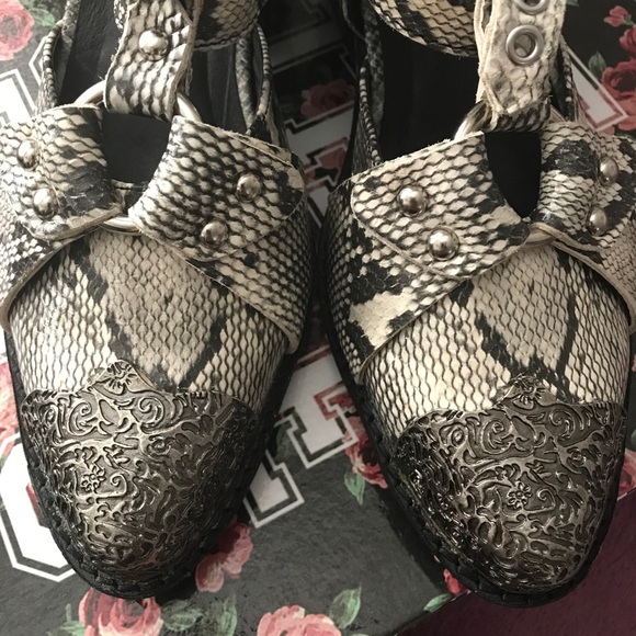 NEW Jeffrey Campbell temeku cutout booties - Picture 5 of 8