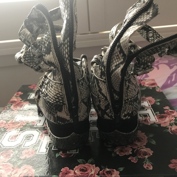 NEW Jeffrey Campbell temeku cutout booties - Picture 6 of 8