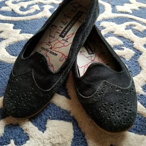 Oliberté Blanca black suede leather wingtip flats