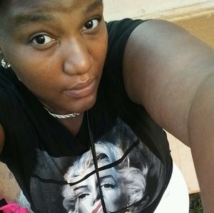 Meet your Posher, Larisha