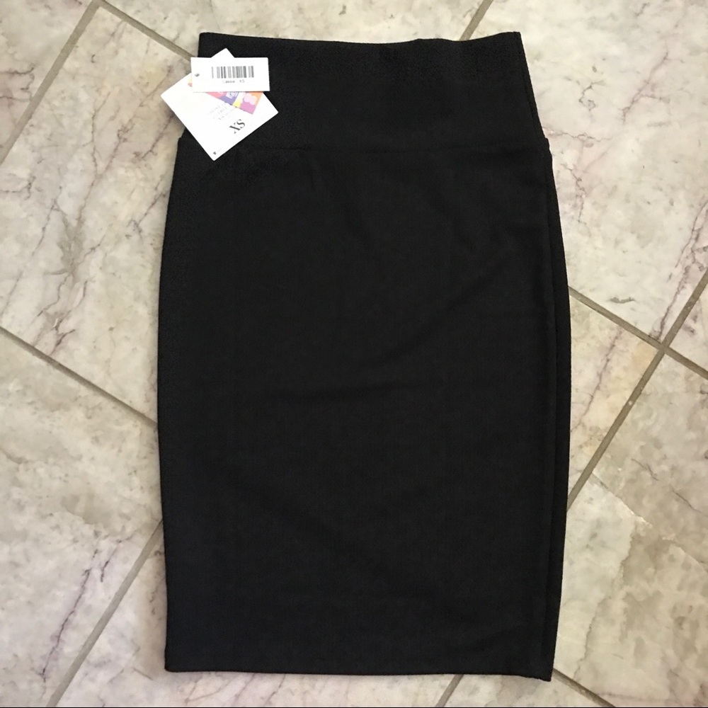 BNWT LuLaRoe Cassie- Solid Black XS