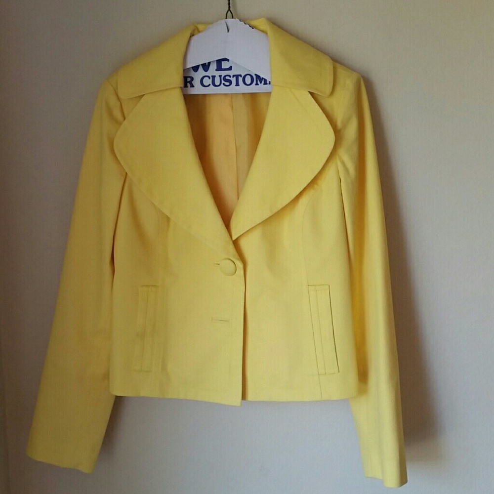 Yellow blazer