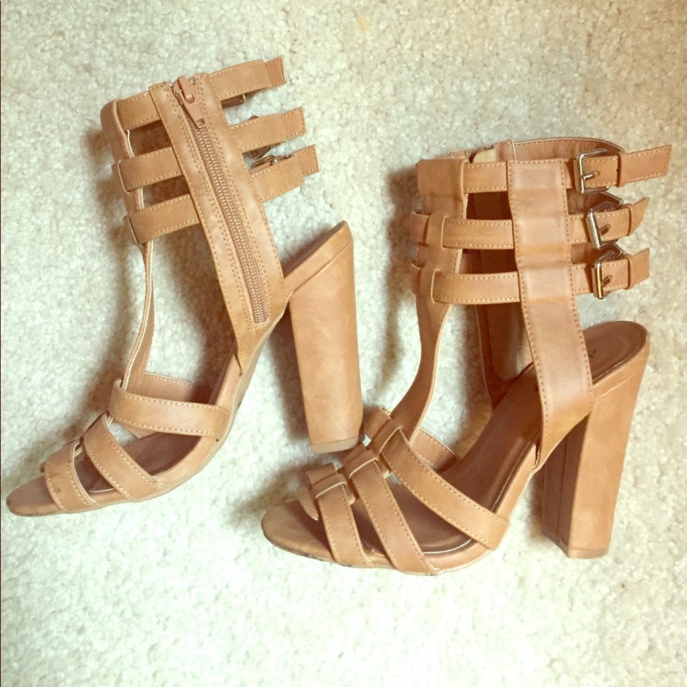 Tan strappy chunky heeled sandals, size 6